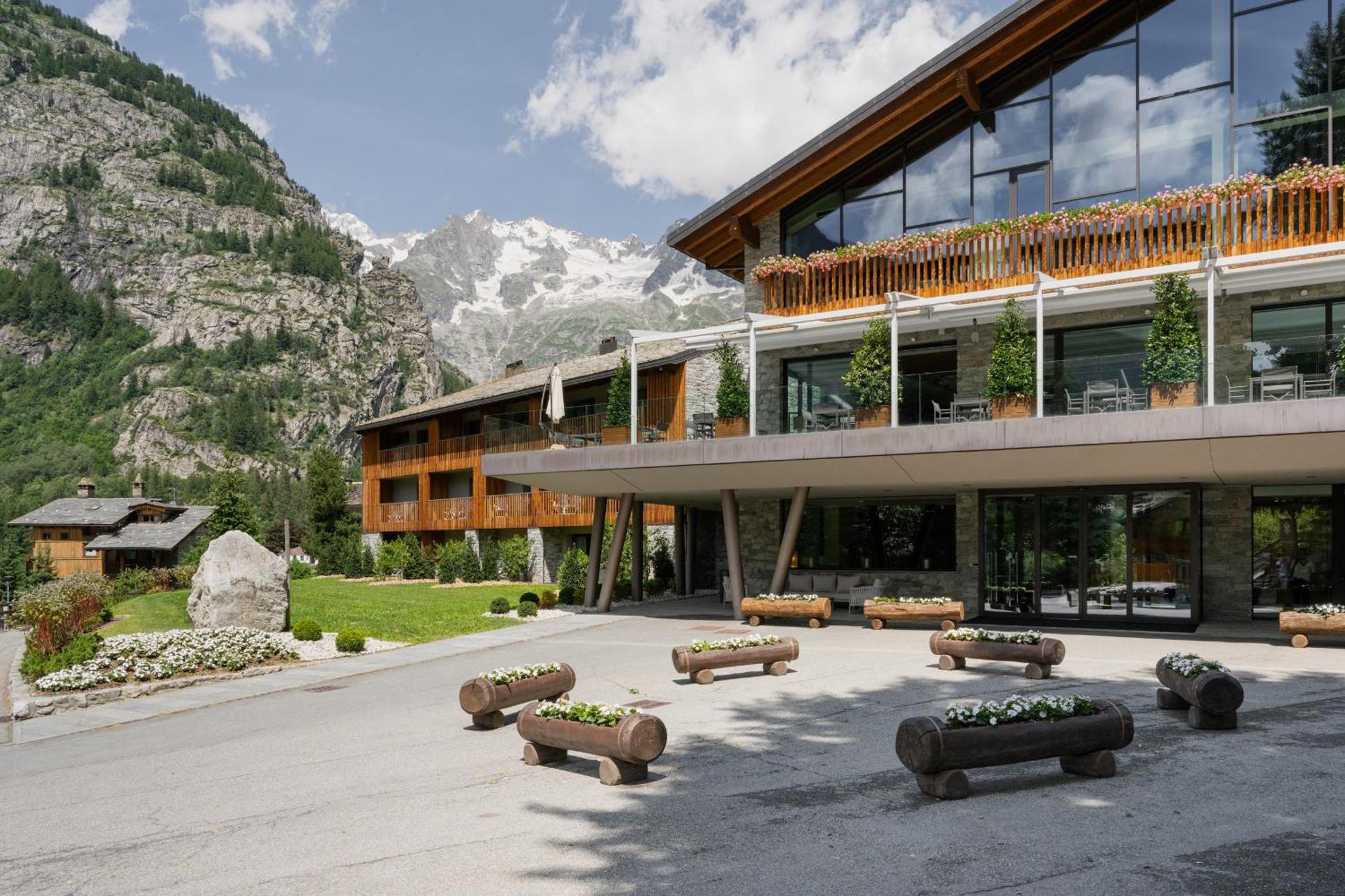 Grand Mont Blanc, By R Collection 5*